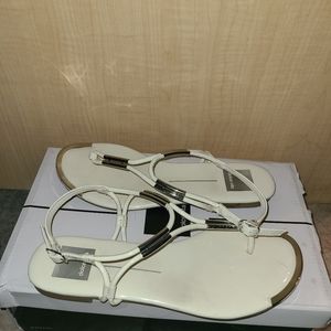 7.5  Dolce Vita Women's Marly Flat Sandal, Ivory